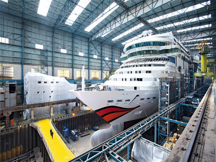 造船廠對網架空間的高度有一定的要求，注重網架的實用性